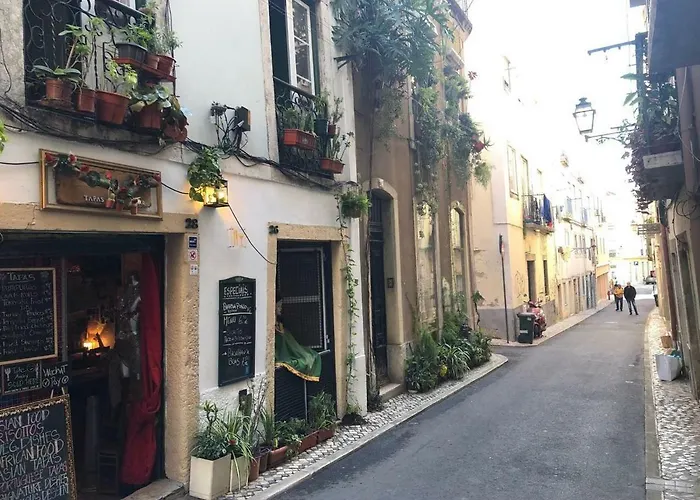 Street - Lovely Historic Center * Lisboa