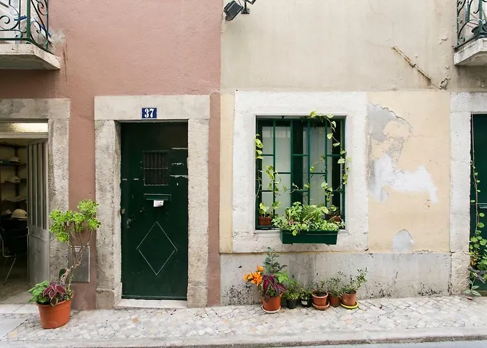 Street - Lovely Historic Center * Lisboa
